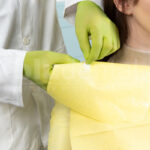 Mantelline proteggi paziente Bib Up! Euronda - immagine 4